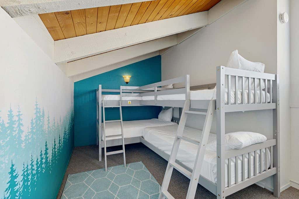 Lovely townhome with soothing lake view from the deck and relaxing amenities
