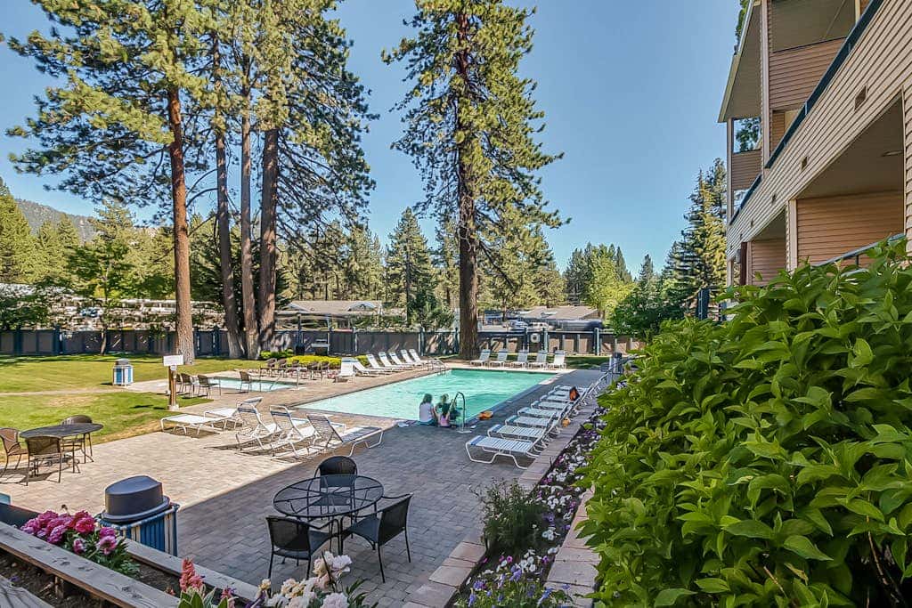 Lovely townhome with soothing lake view from the deck and relaxing amenities