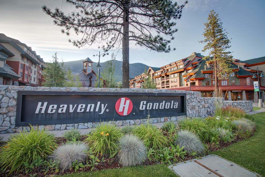 Lovely townhome with soothing lake view from the deck and relaxing amenities