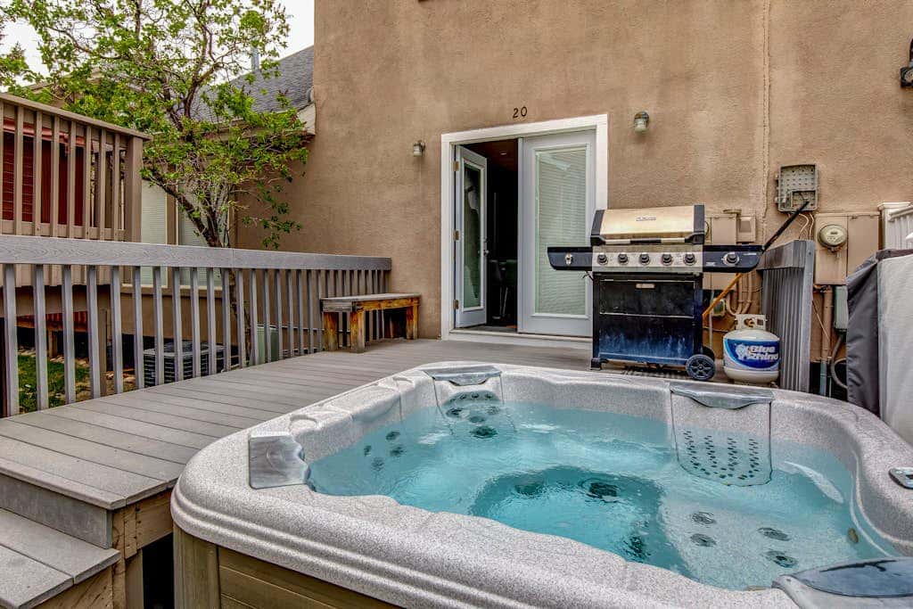 Newly remodeled home with  arge private hot tub, fireplace, & nearby park