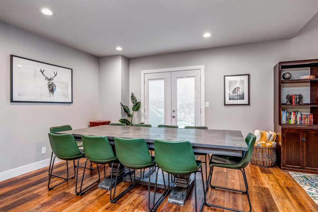 Newly remodeled home with  arge private hot tub, fireplace, & nearby park