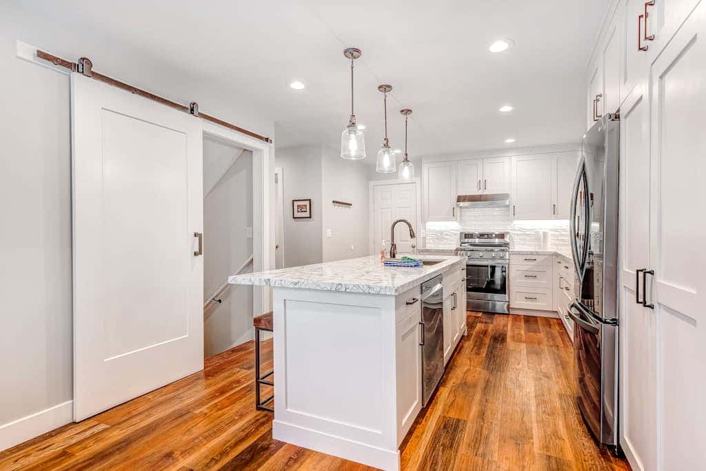 Newly remodeled home with  arge private hot tub, fireplace, & nearby park