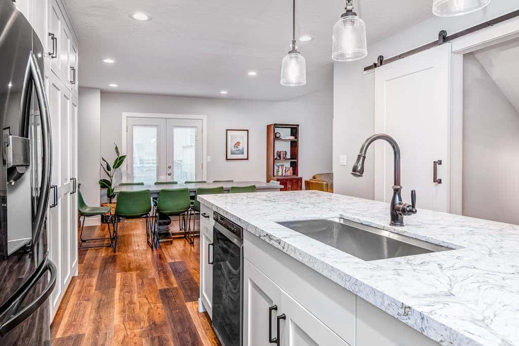 Newly remodeled home with  arge private hot tub, fireplace, & nearby park