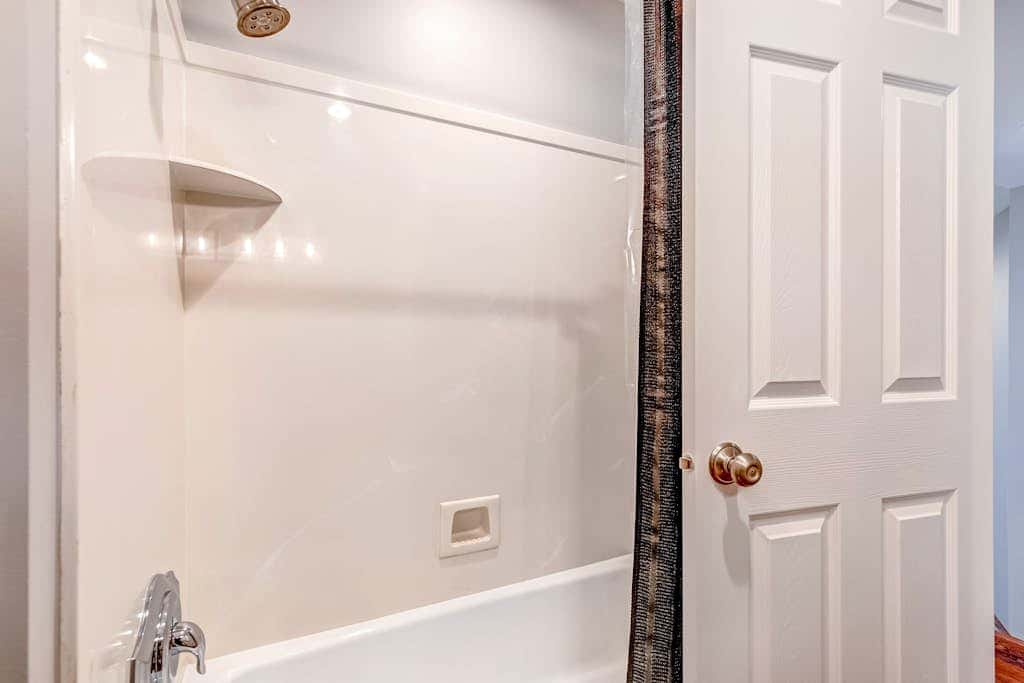 Newly remodeled home with  arge private hot tub, fireplace, & nearby park