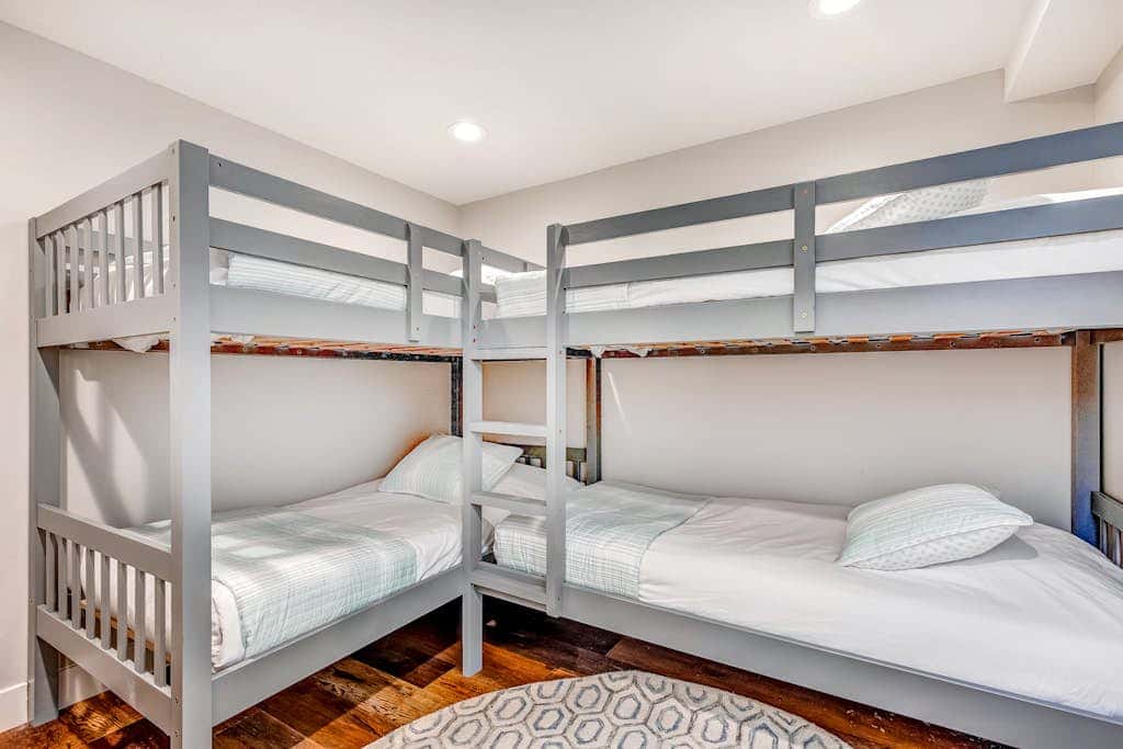 Newly remodeled home with  arge private hot tub, fireplace, & nearby park