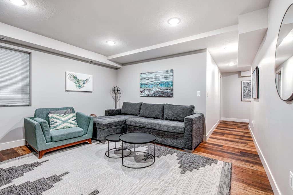Newly remodeled home with  arge private hot tub, fireplace, & nearby park