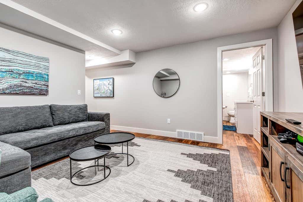 Newly remodeled home with  arge private hot tub, fireplace, & nearby park