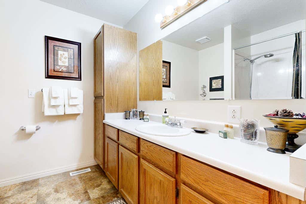 Updated Condo with  Private Hot Tub, Mountain Views, & Gas Grill - Close to Skiing
