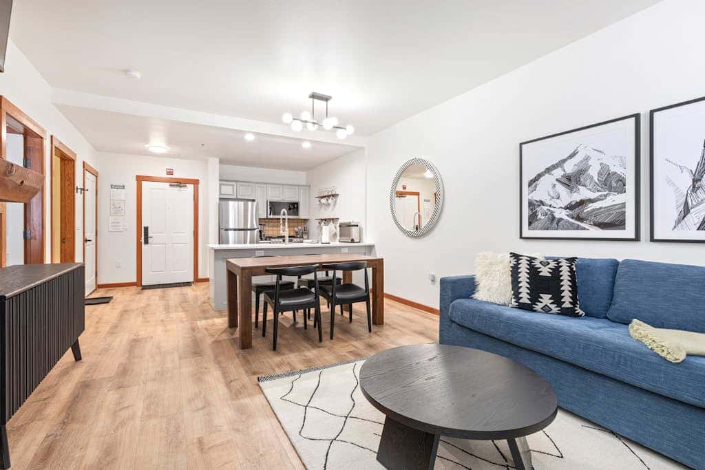 Welcoming Condo with a Shared Hot Tub, Pool and Club Solitude Access