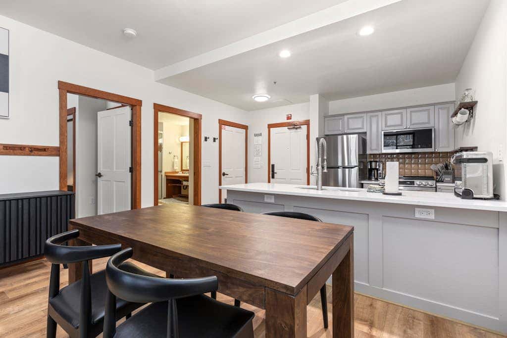 Welcoming Condo with a Shared Hot Tub, Pool and Club Solitude Access