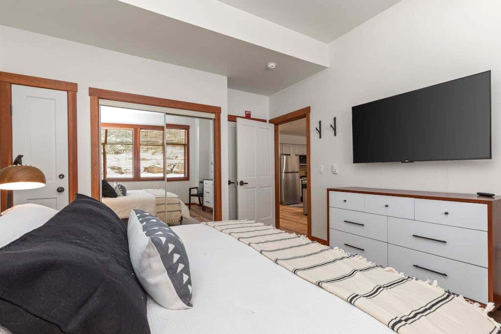 Welcoming Condo with a Shared Hot Tub, Pool and Club Solitude Access