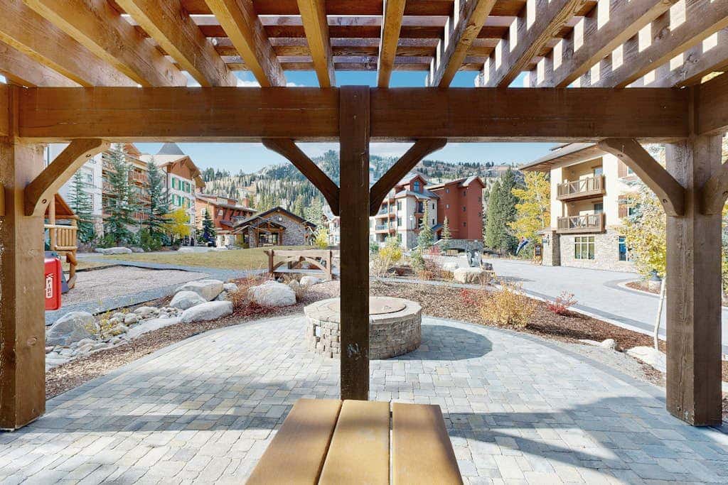 Welcoming Condo with a Shared Hot Tub, Pool and Club Solitude Access