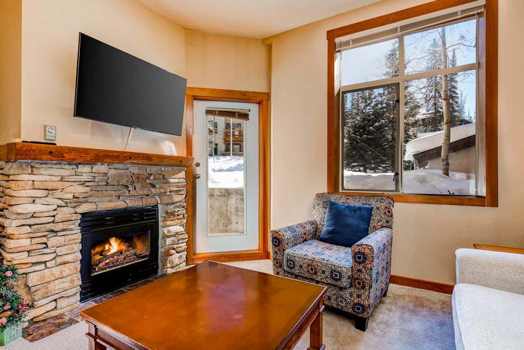 Ski-in - ski-out Powderhorn Condo with Shared Hot Tubs, a Pool & Gym at Club Solitude