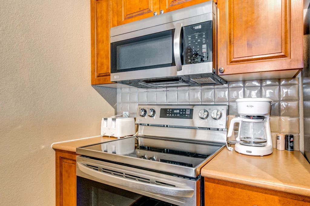 Ski-in - ski-out Powderhorn Condo with Shared Hot Tubs, a Pool & Gym at Club Solitude