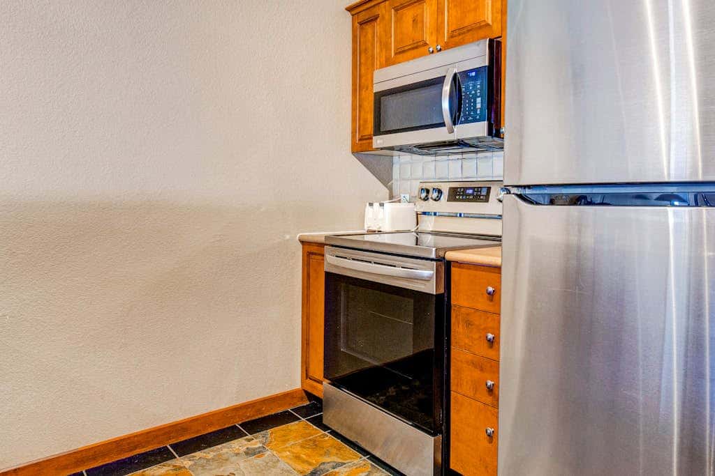 Ski-in - ski-out Powderhorn Condo with Shared Hot Tubs, a Pool & Gym at Club Solitude