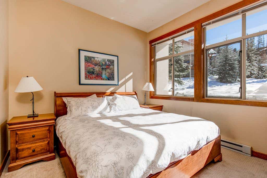Ski-in - ski-out Powderhorn Condo with Shared Hot Tubs, a Pool & Gym at Club Solitude