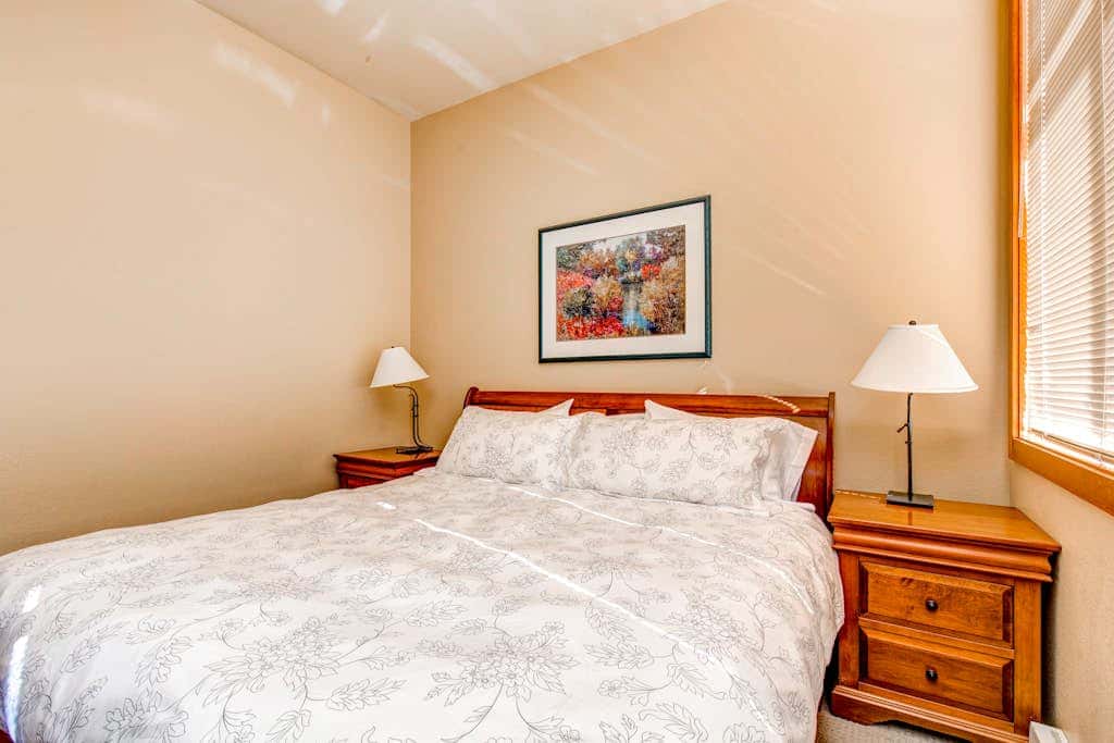 Ski-in - ski-out Powderhorn Condo with Shared Hot Tubs, a Pool & Gym at Club Solitude