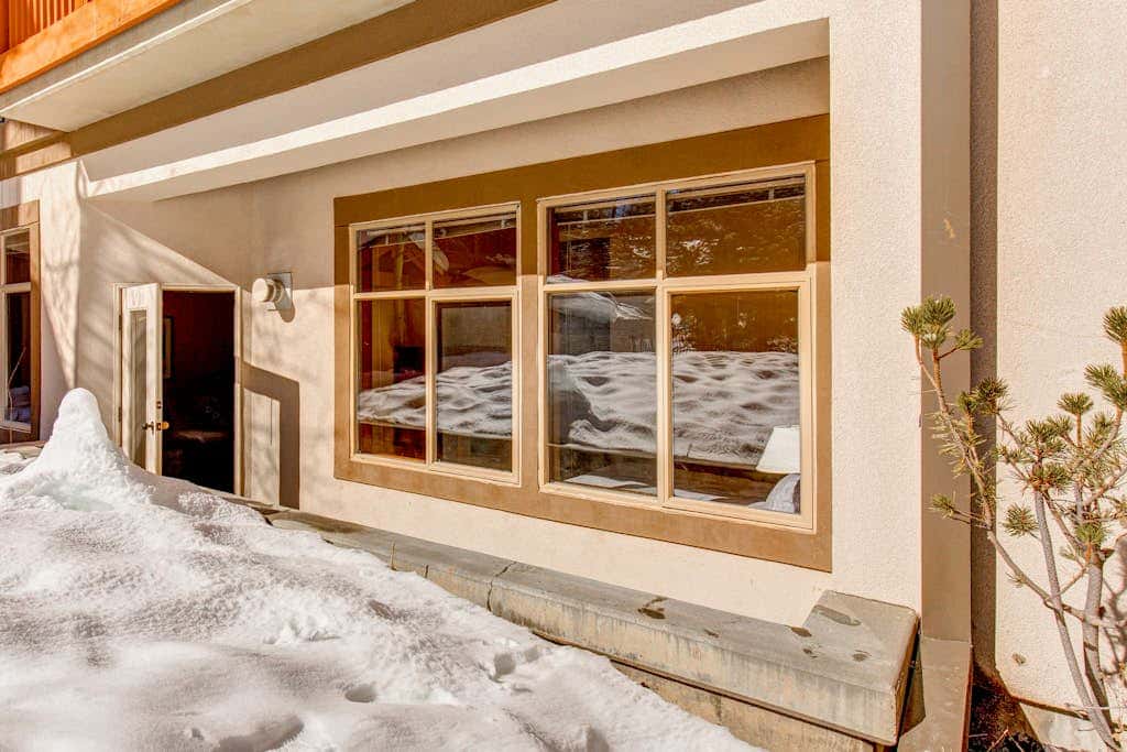 Ski-in - ski-out Powderhorn Condo with Shared Hot Tubs, a Pool & Gym at Club Solitude