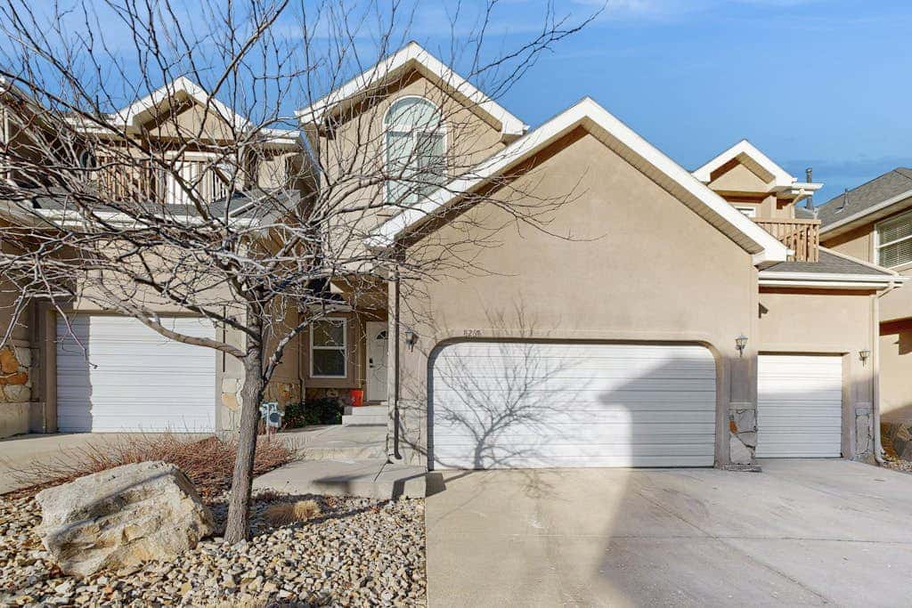 Large & Luxurious Home with  Private Hot Tub, and Fireplace