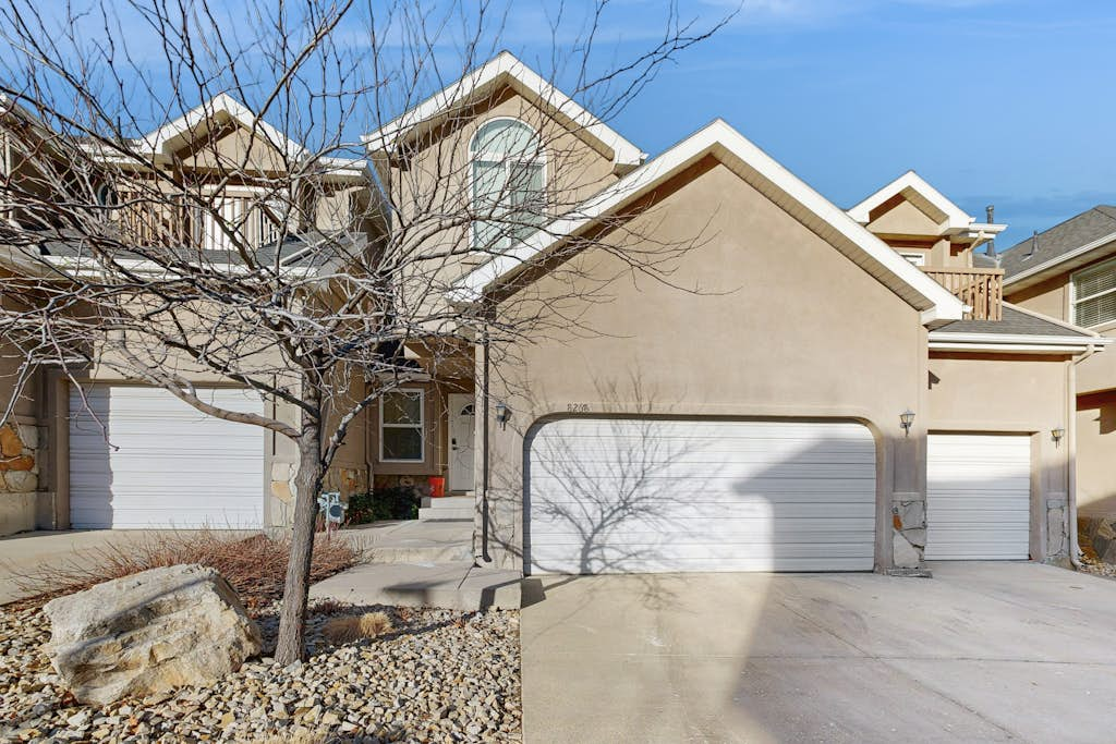 Large & Luxurious Home with Private Hot Tub, and Fireplace