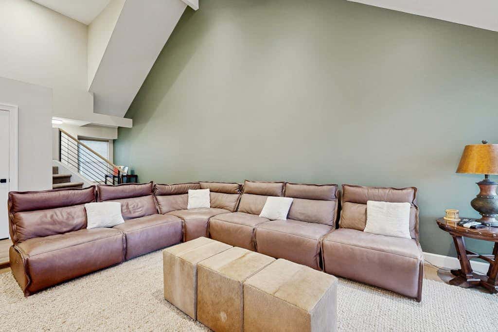 Large & Luxurious Home with  Private Hot Tub, and Fireplace