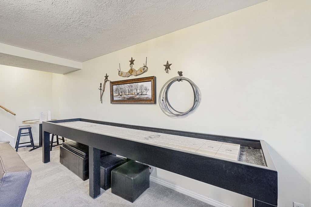 Large & Luxurious Home with  Private Hot Tub, and Fireplace