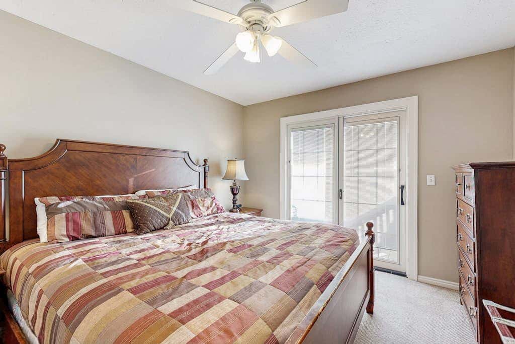 Large & Luxurious Home with  Private Hot Tub, and Fireplace