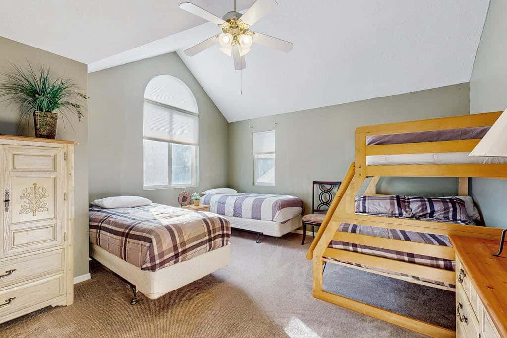Large & Luxurious Home with  Private Hot Tub, and Fireplace