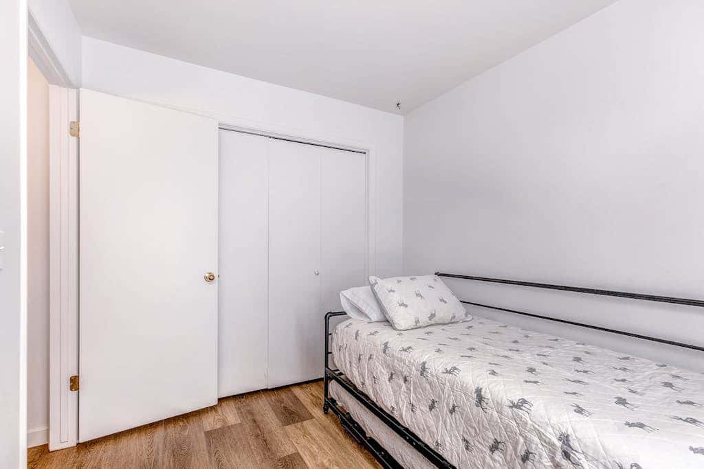 Central townhouse with private hot tub, wood fireplace, & ski shuttle access