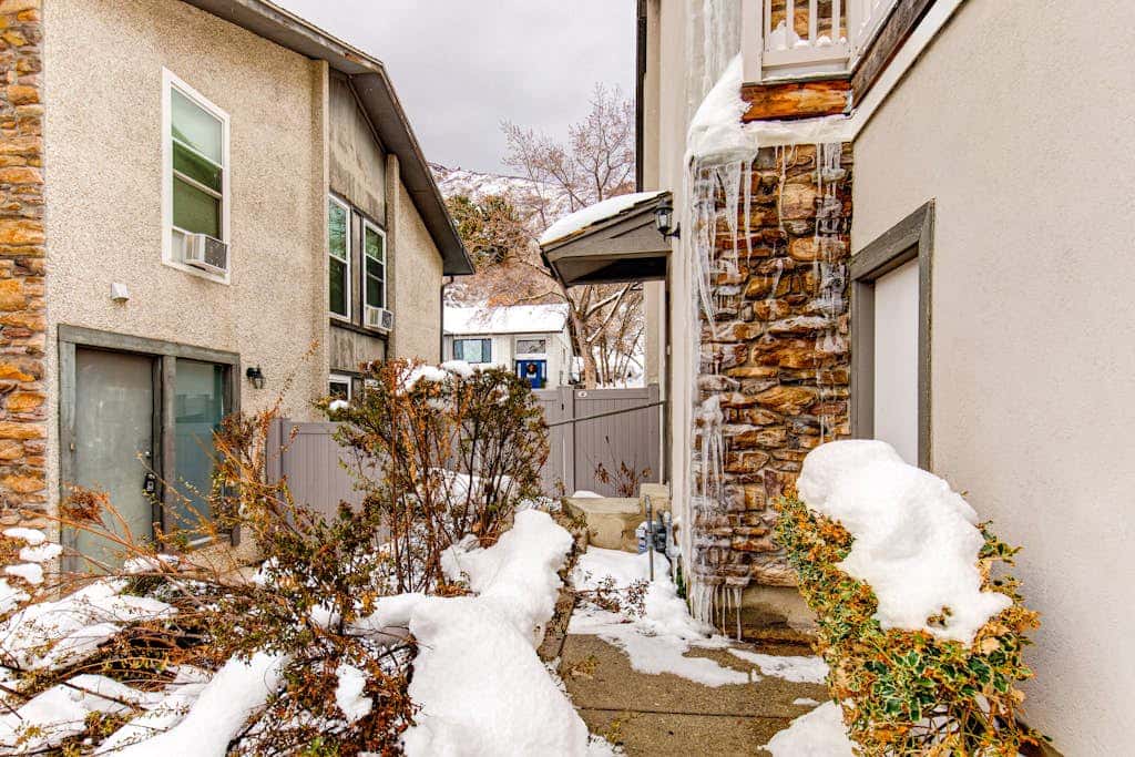 Central townhouse with private hot tub, wood fireplace, & ski shuttle access
