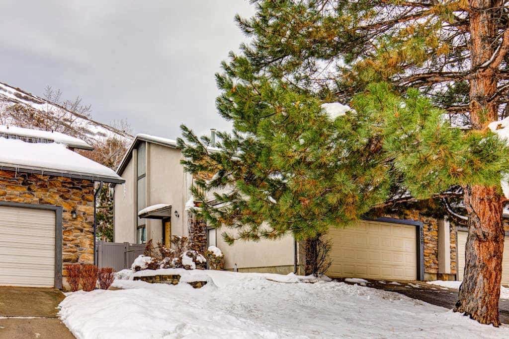Central townhouse with private hot tub, wood fireplace, & ski shuttle access