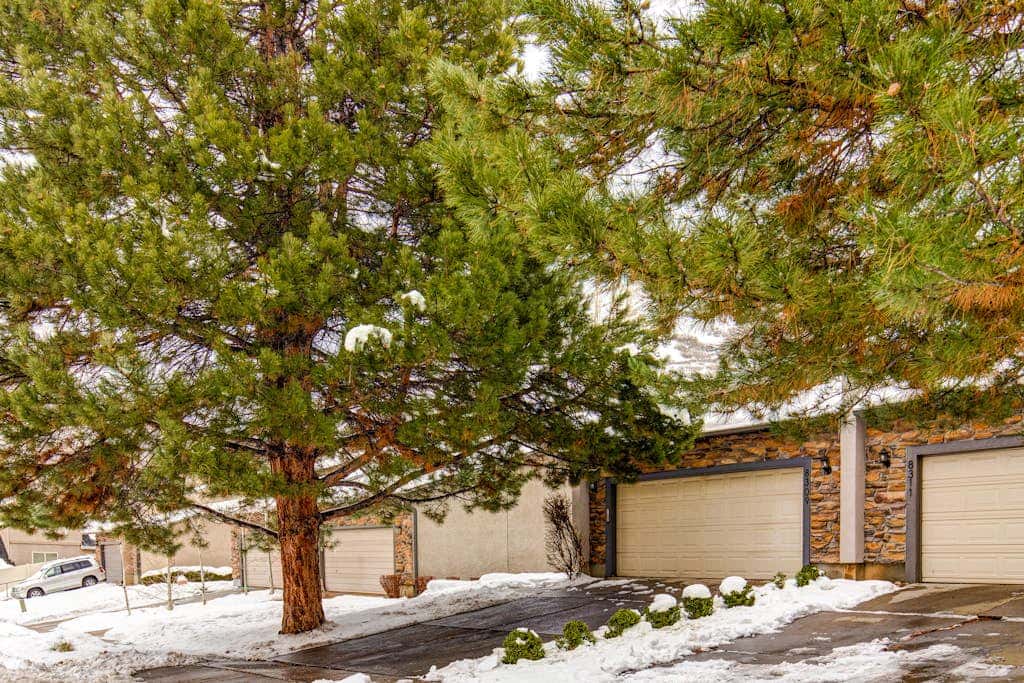 Central townhouse with private hot tub, wood fireplace, & ski shuttle access