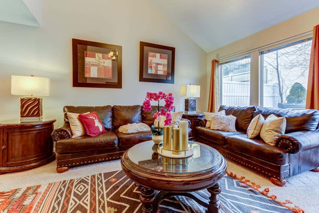 Spacious and sophisticated home w/ private hot tub - close to skiing