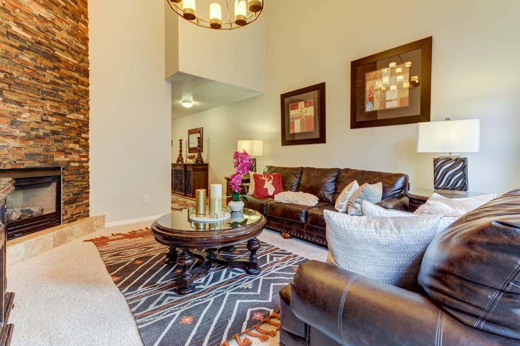 Spacious and sophisticated home w/ private hot tub - close to skiing