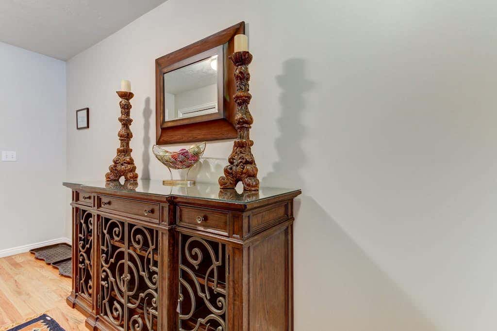 Spacious and sophisticated home w/ private hot tub - close to skiing