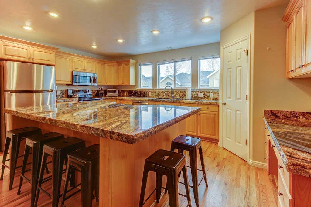 Spacious and sophisticated home w/ private hot tub - close to skiing