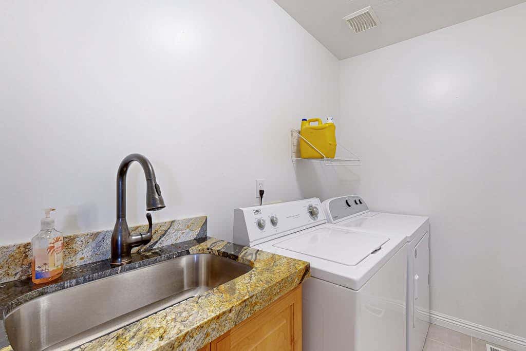 Spacious and sophisticated home w/ private hot tub - close to skiing