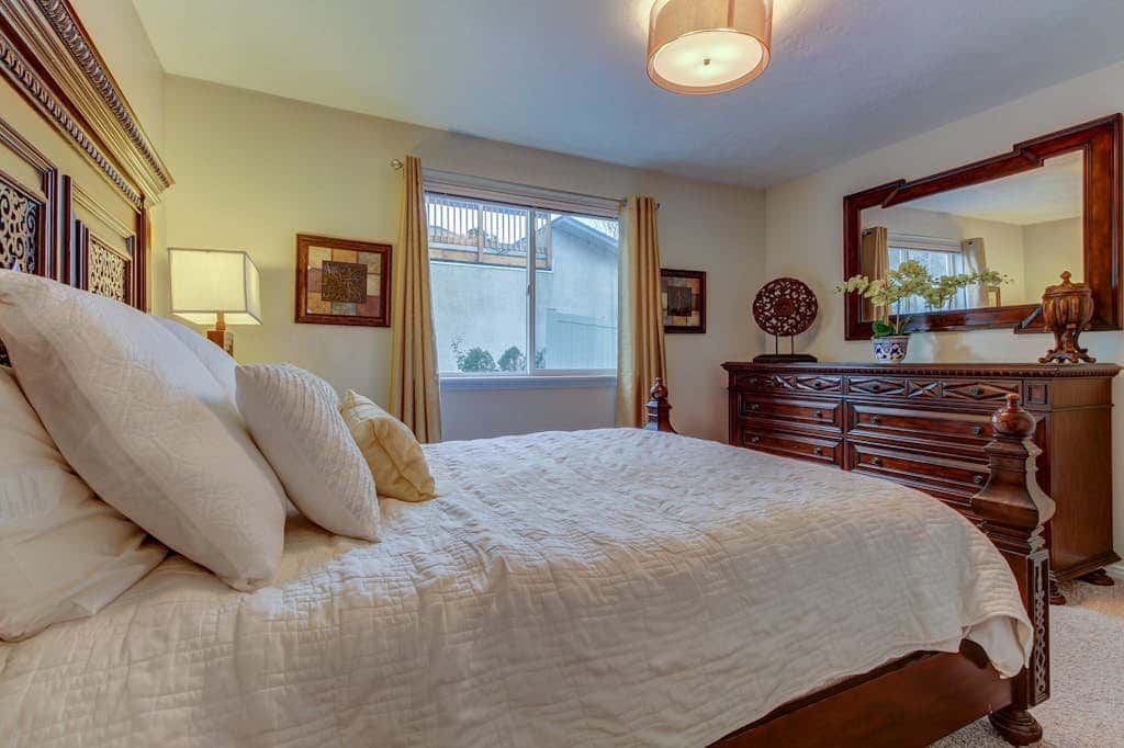 Spacious and sophisticated home w/ private hot tub - close to skiing