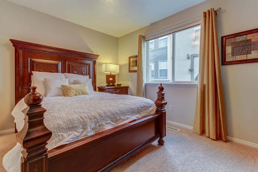 Spacious and sophisticated home w/ private hot tub - close to skiing