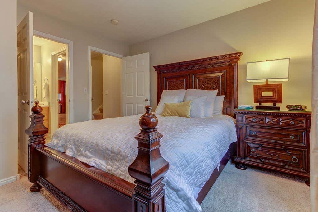 Spacious and sophisticated home w/ private hot tub - close to skiing