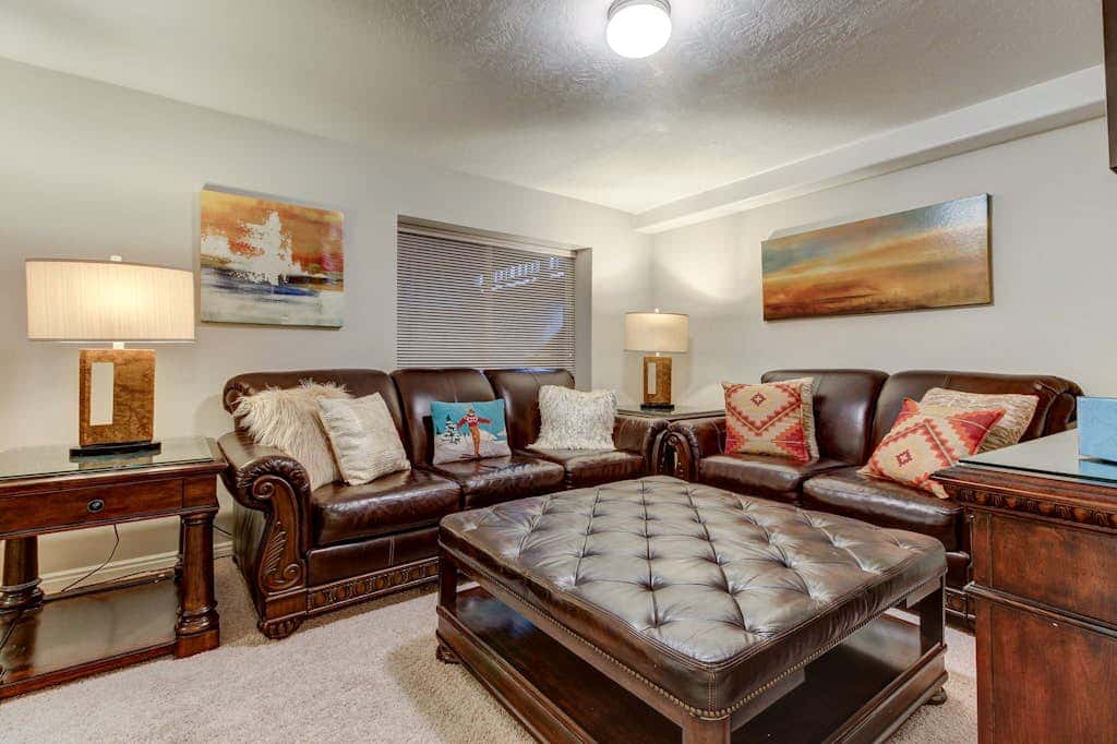 Spacious and sophisticated home w/ private hot tub - close to skiing