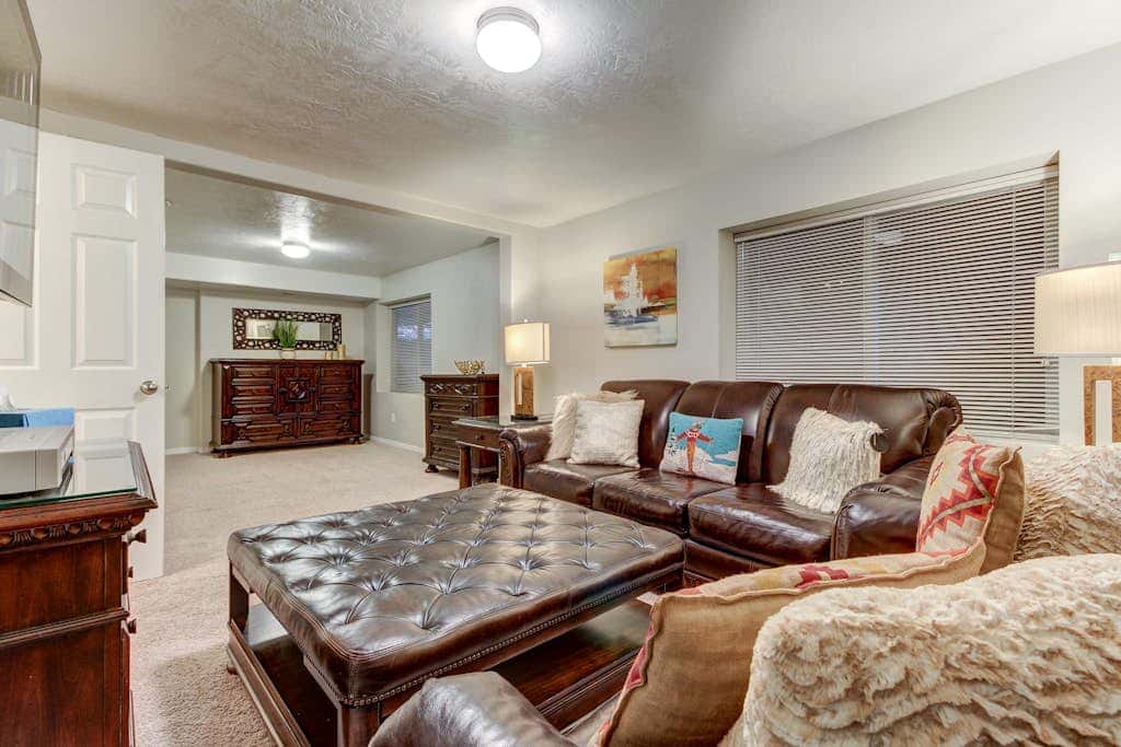 Spacious and sophisticated home w/ private hot tub - close to skiing