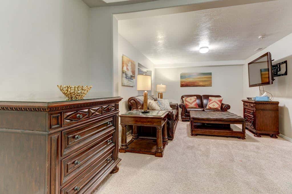 Spacious and sophisticated home w/ private hot tub - close to skiing