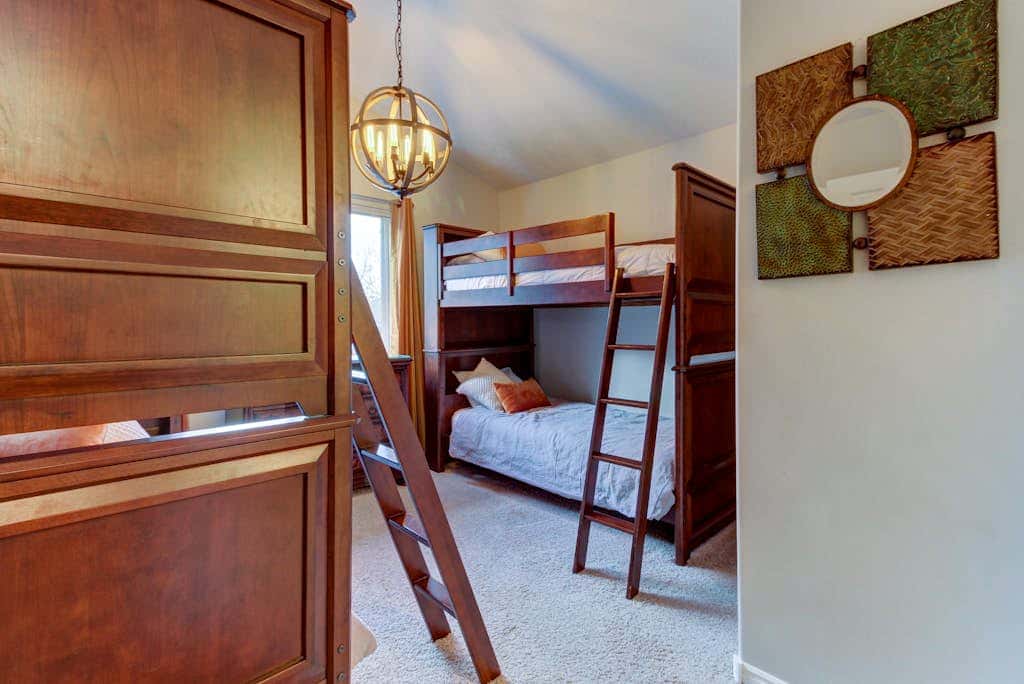 Spacious and sophisticated home w/ private hot tub - close to skiing