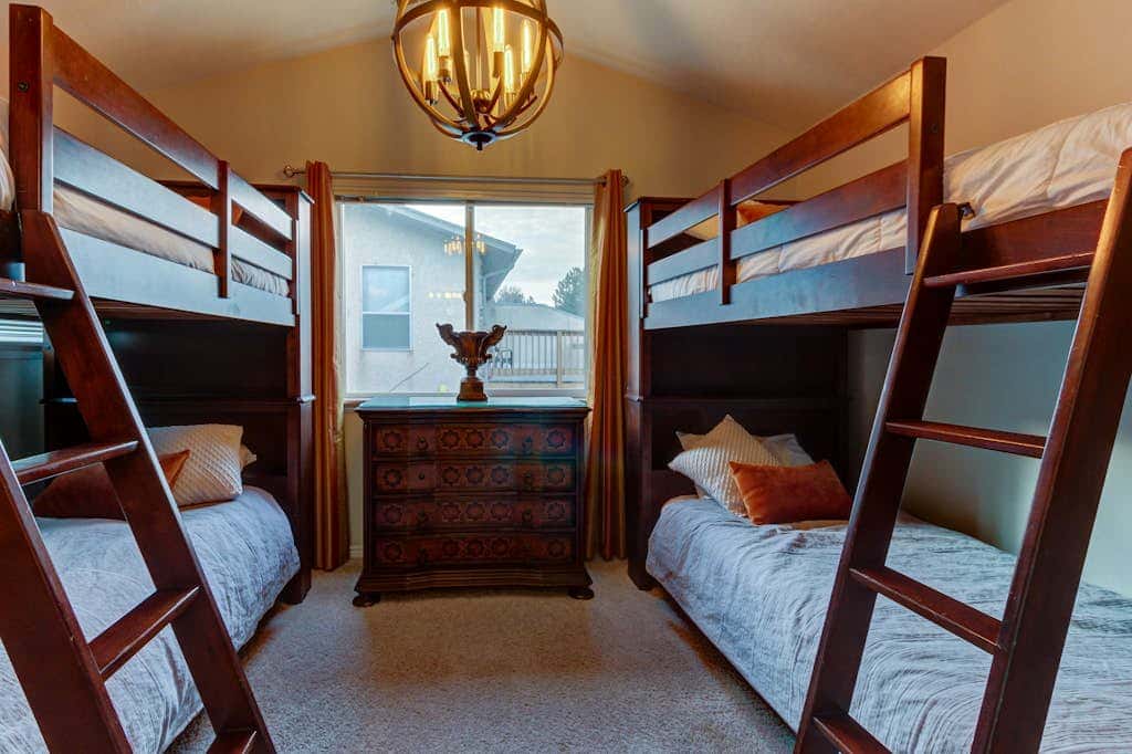 Spacious and sophisticated home w/ private hot tub - close to skiing