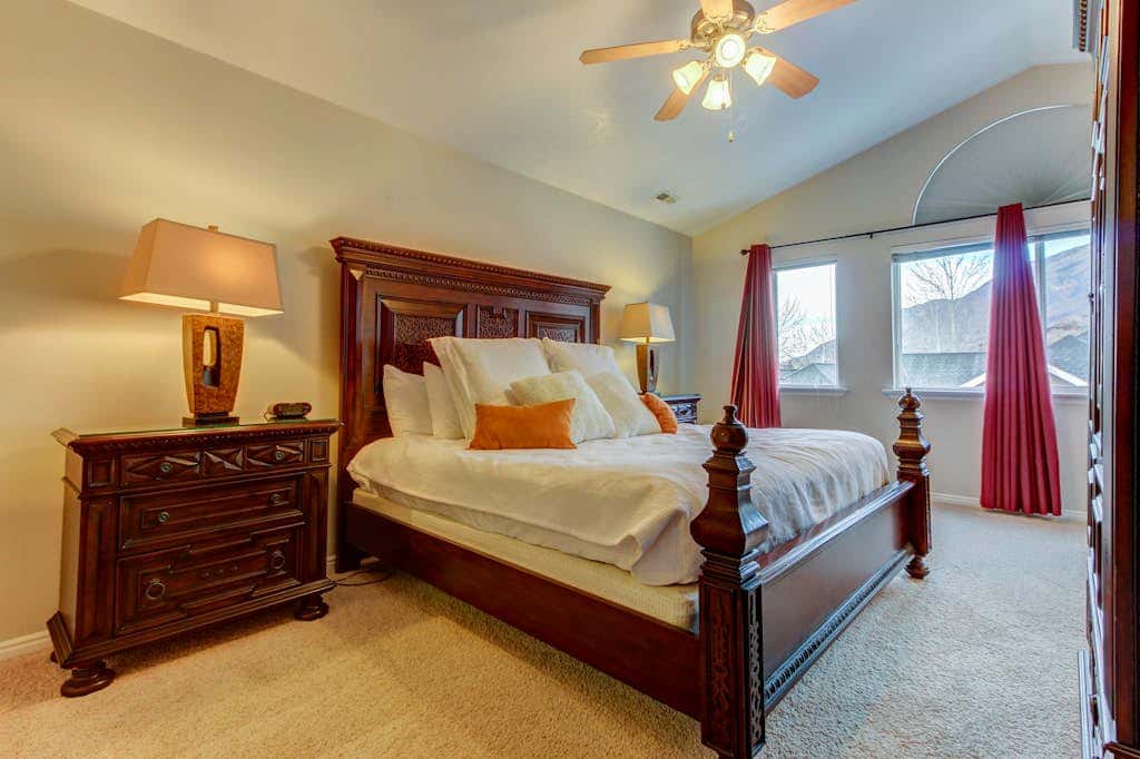 Spacious and sophisticated home w/ private hot tub - close to skiing
