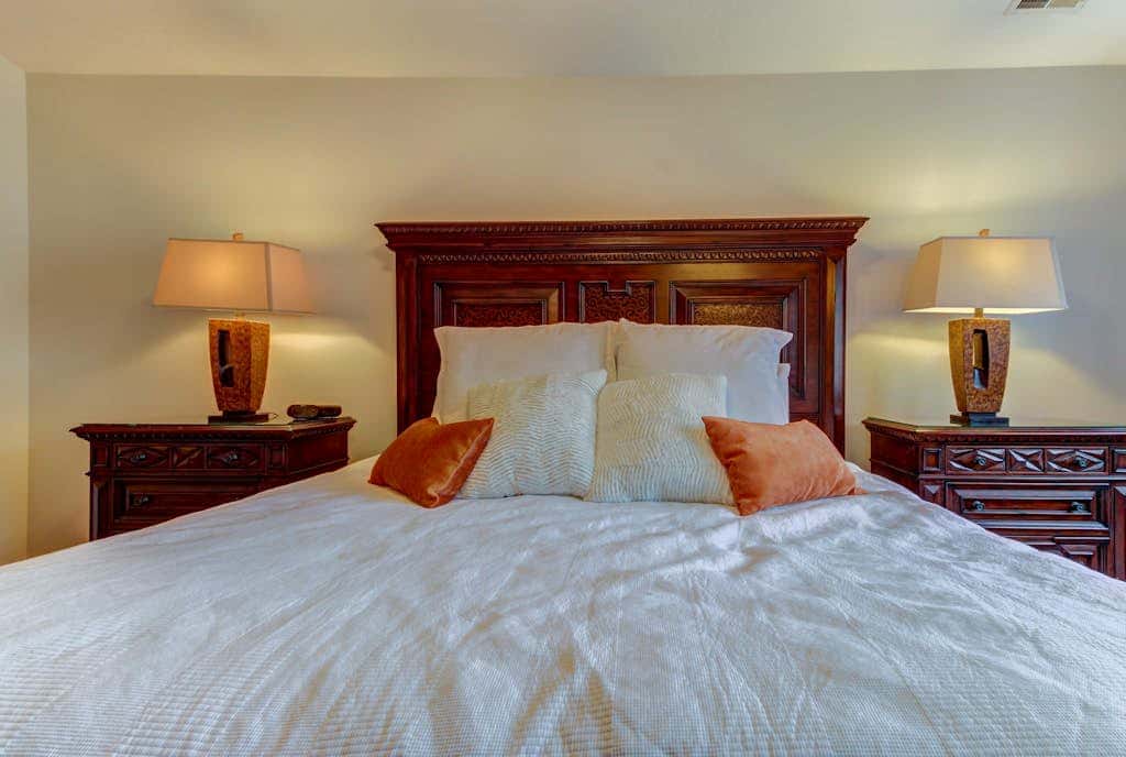 Spacious and sophisticated home w/ private hot tub - close to skiing
