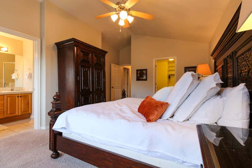 Spacious and sophisticated home w/ private hot tub - close to skiing