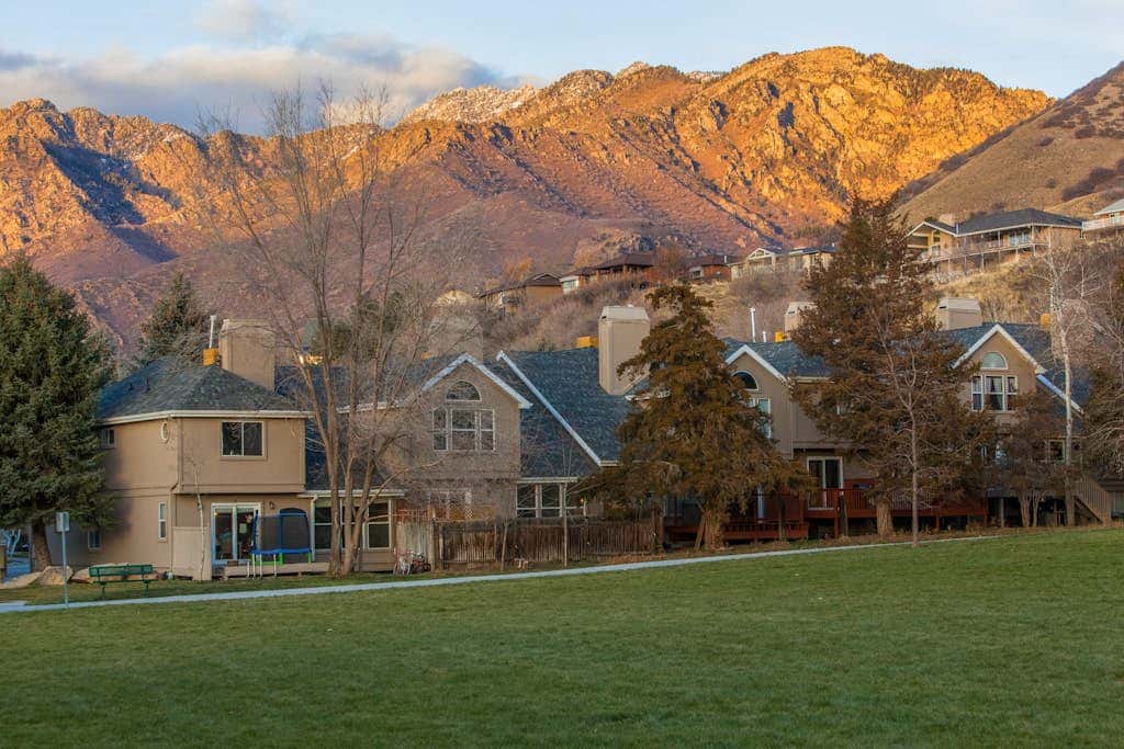 Spacious and sophisticated home w/ private hot tub - close to skiing