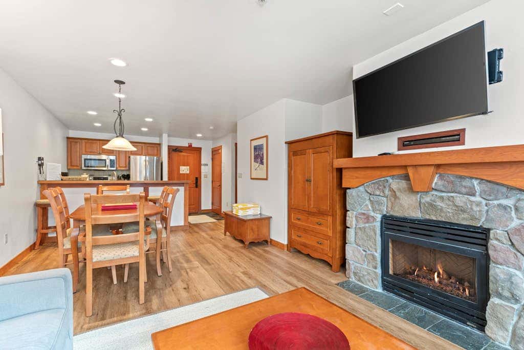 Ski-In/Out Condo with Ski Views with Shared Pool, Hot Tub & Sauna